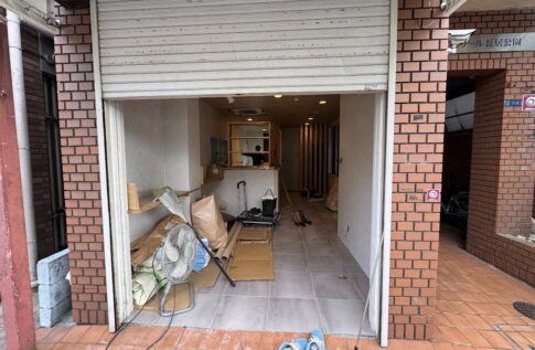【鷹合】長居公園のすぐそばでカフェがオープンするみたい。いま改装してる。植物園北東ゲートの方
