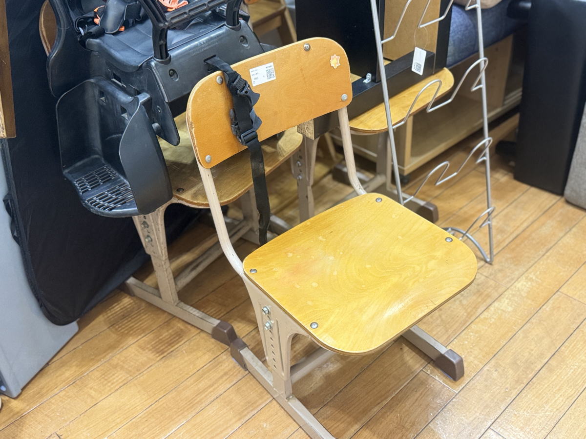 ジモティスポット大阪住之江店の学校の椅子