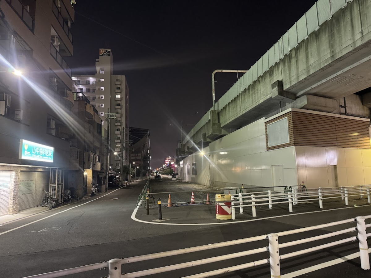 鶴ヶ丘駅の駐輪場がなくなってる。工事中。仮自転車駐車場がオープンしてた。