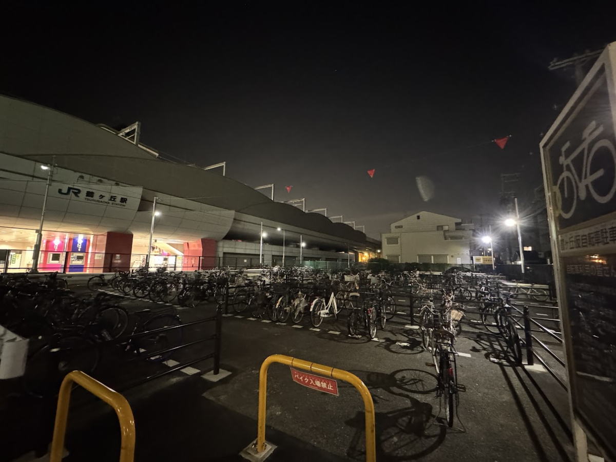 鶴ヶ丘駅の駐輪場がなくなってる。工事中。仮自転車駐車場がオープンしてた。