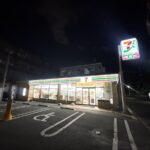 西長居公園近くのセブンイレブンが閉店。在庫処分セールやってるみたい。