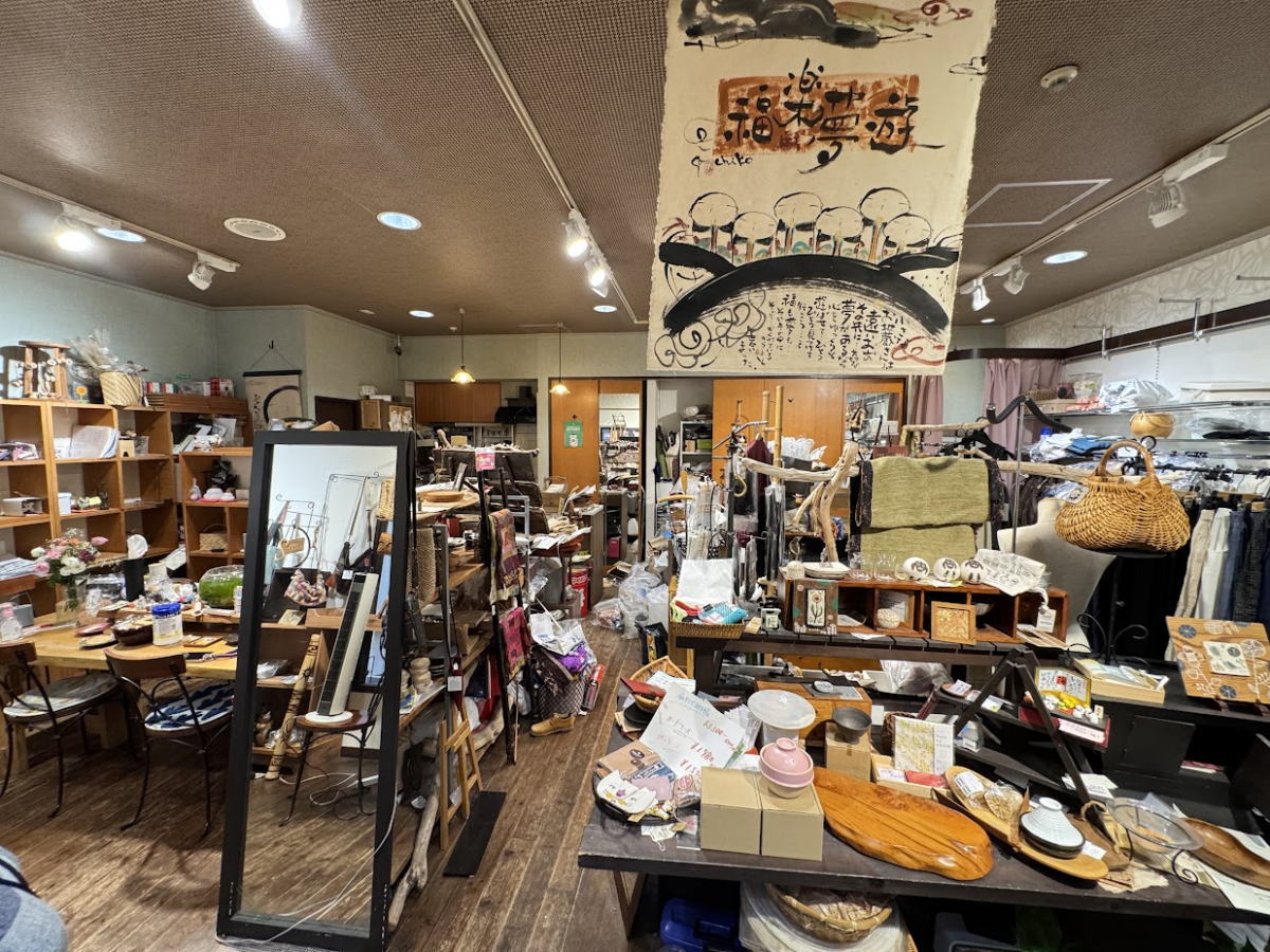 衣飾住「TACHI」が閉店セールやってる。