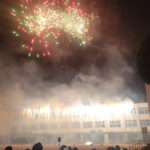 南田辺小学校の花火大会がすごすぎた。長居公園のイベントかなんかでやってるって勘違いしました。